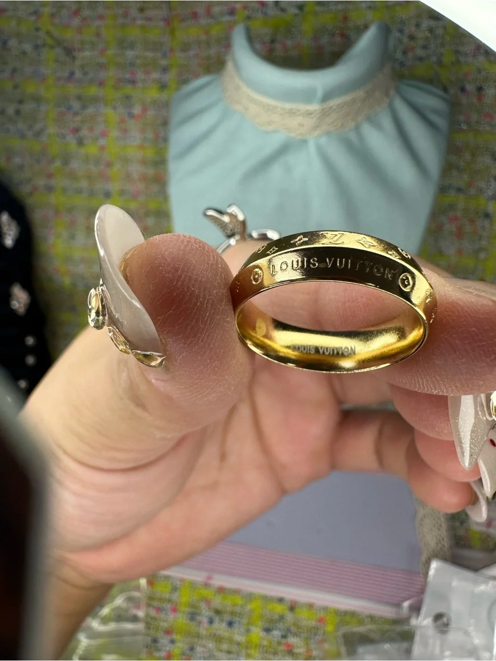 A great Gold-Tone Patterned Women's Ring size 7-8
